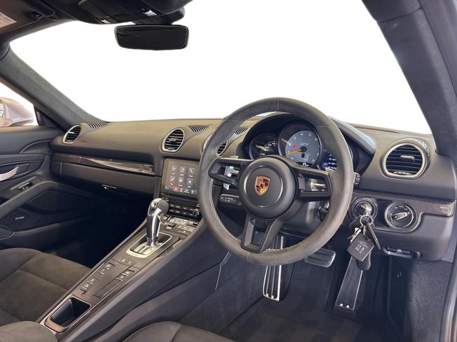 PORSCHE 718 Cayman Photo 10