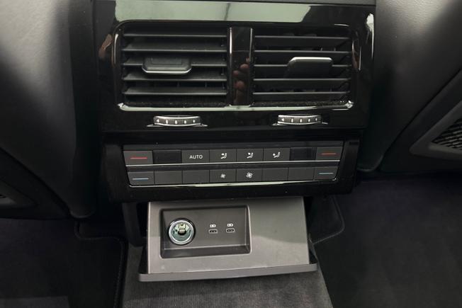 VOLKSWAGEN Touareg Photo 32