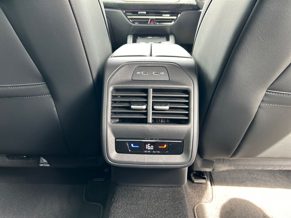 Volkswagen Passat Photo autoimg-9ff1f2b1cd280de4ed4129a7b9436877d6f0788e.jpg