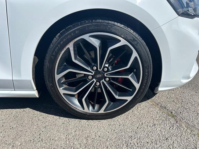 Ford Focus Photo 5