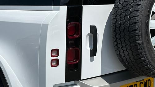 Land Rover Defender Photo autoimg-9ff776e3ee10e2a3666f86f0716bb785f16a2d2f.jpg