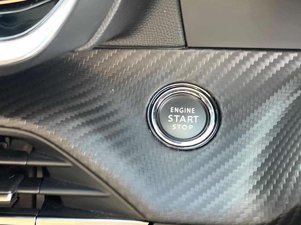 Peugeot E-2008 Photo 32