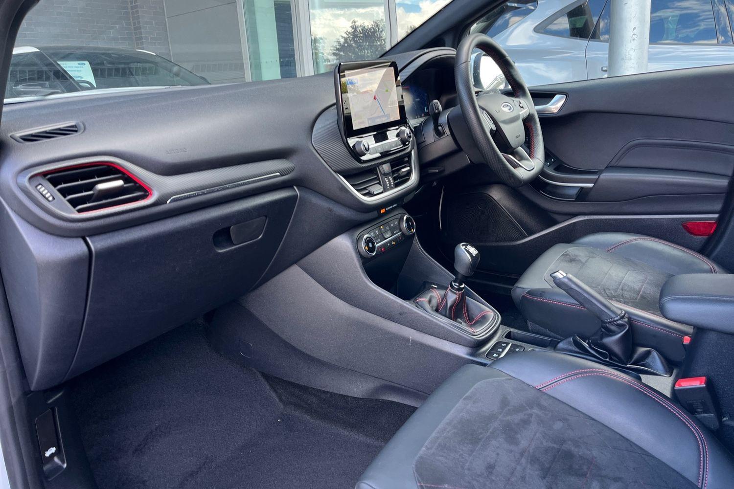 Ford Fiesta Photo 17