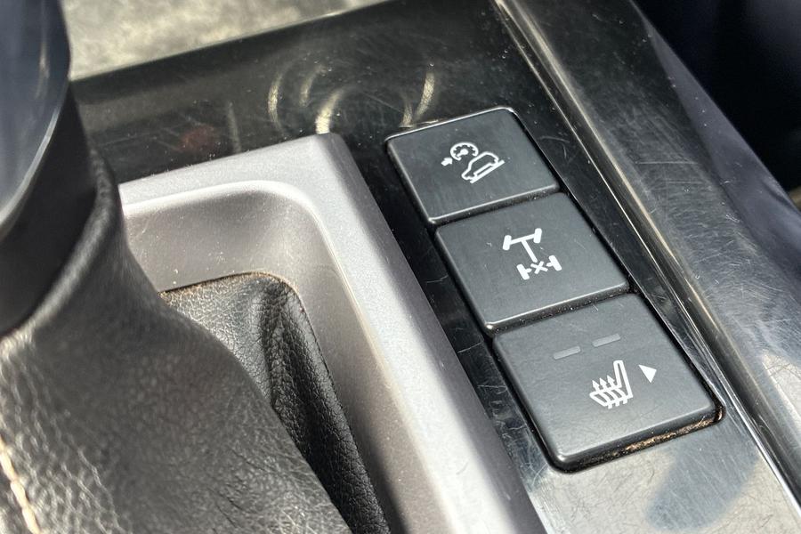 Isuzu D-MAX Photo autoimg-9fff19a394b3883f59e2b72b5869da808ce30342.jpg