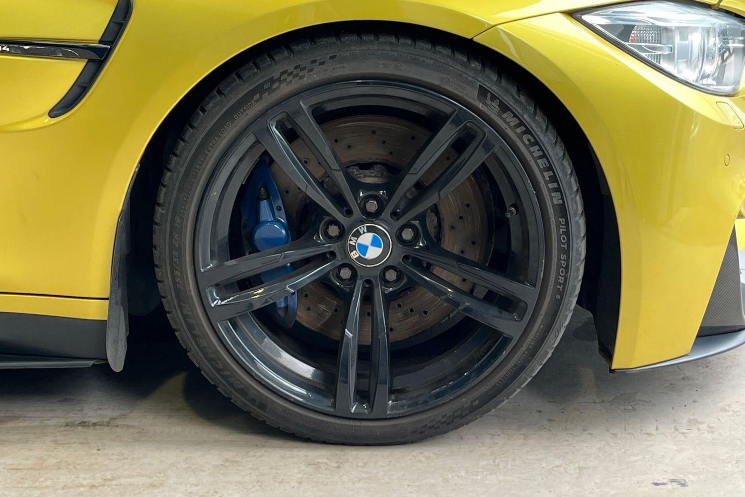 BMW M4 Photo 7