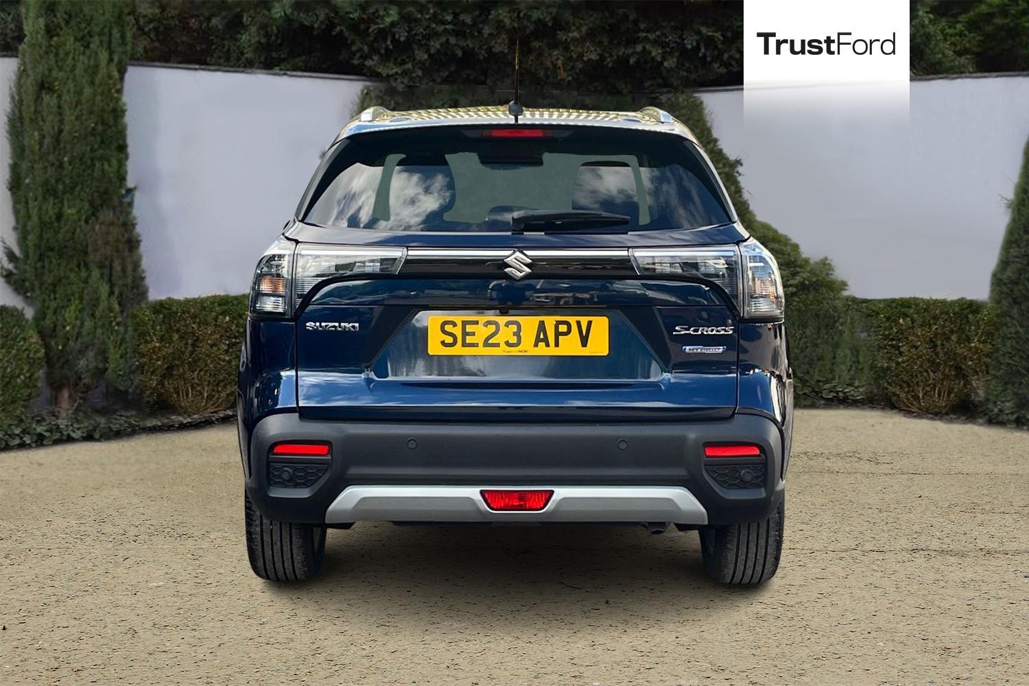 Suzuki S-CROSS Photo 6