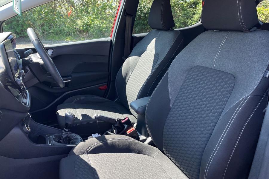 Ford FIESTA Photo autoimg-a01080e87fee278e50bafb13ee804baad00bad14.jpg