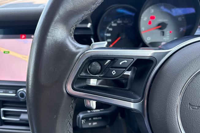 PORSCHE Macan Photo 16