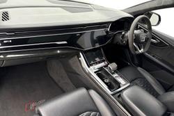 AUDI Rsq8 Photo 2