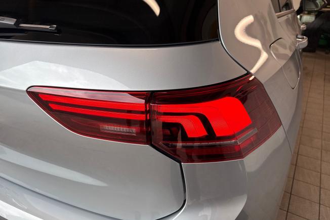 VOLKSWAGEN Golf Photo 18