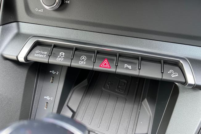 AUDI Q3 Photo 21