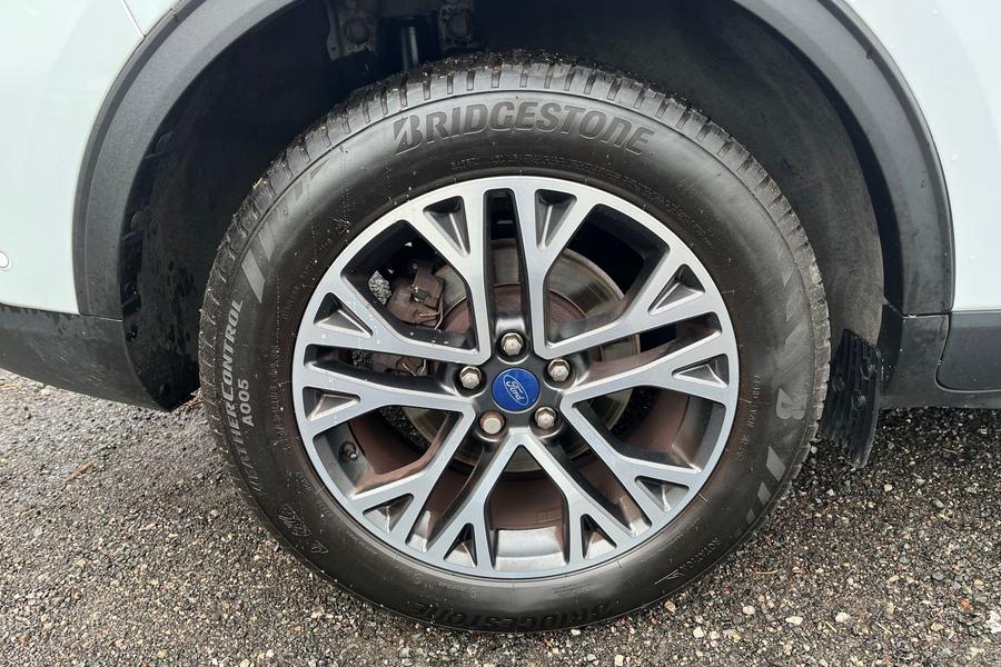 Ford KUGA Photo autoimg-a02294645591f1e9370993894b1078df2831f737.jpg