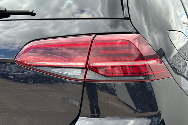 VOLKSWAGEN Golf Photo 18