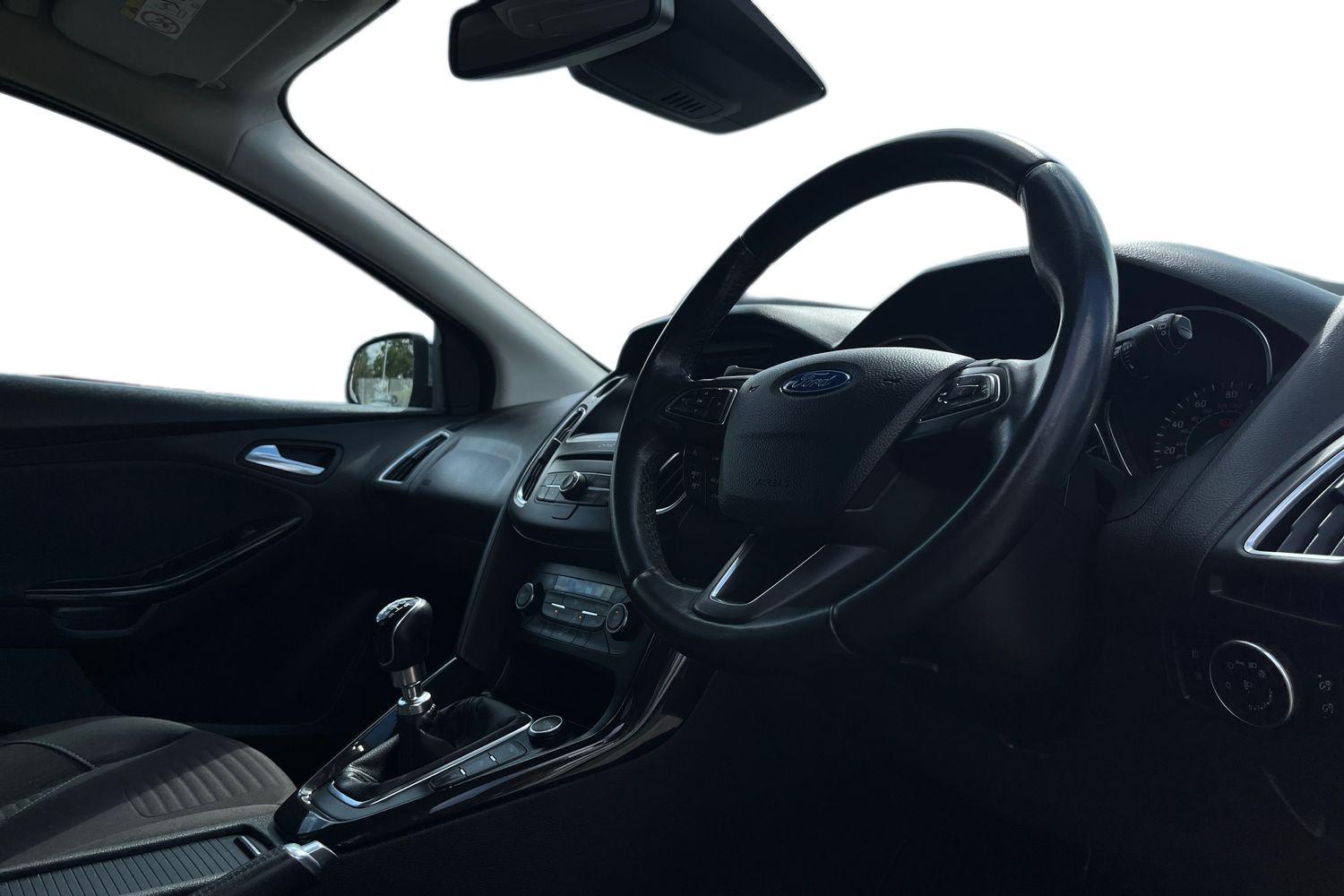 Ford FOCUS Photo 8