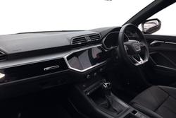 AUDI Q3 Photo 2