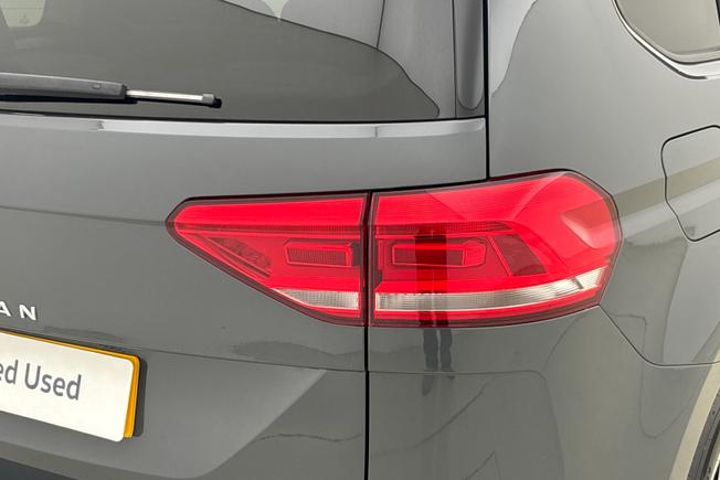 VOLKSWAGEN Touran Photo 18