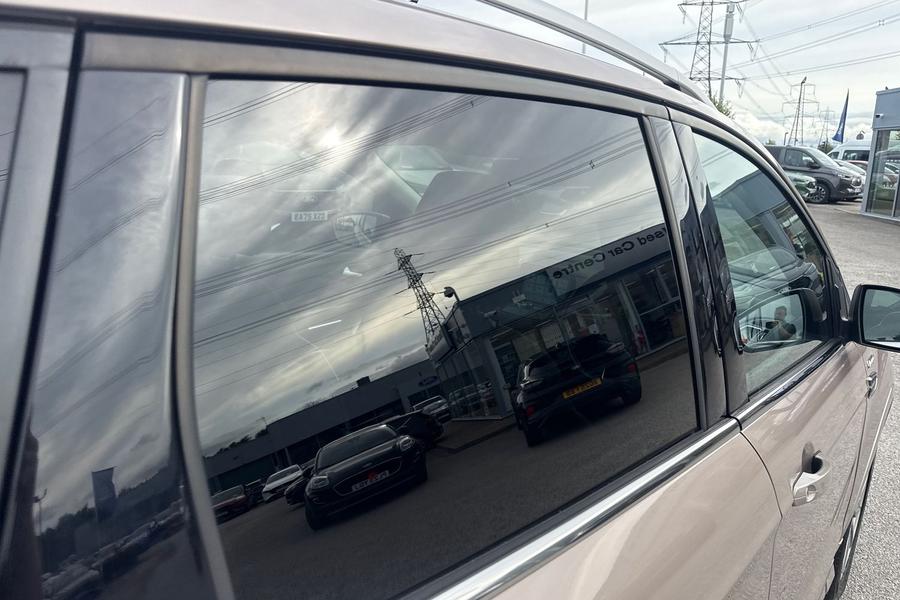 Ford KUGA VIGNALE Photo autoimg-a02f5ffe0c658fd707c8bd0393378d5c0ea9dad0.jpg