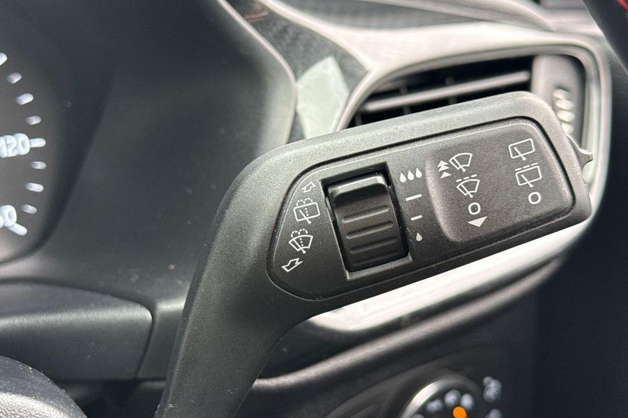 Ford FIESTA Photo autoimg-a0302a8850bc9ca6fbd55cd0fd64a4d4469d5d41.jpg