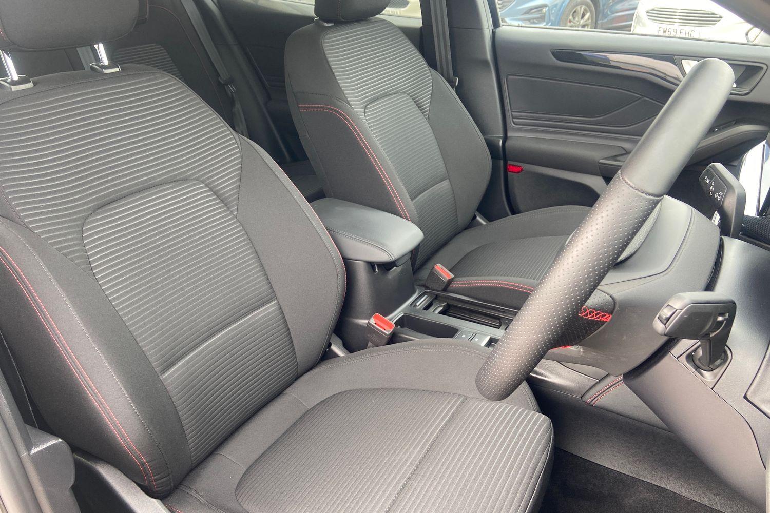 Ford FOCUS Photo 16