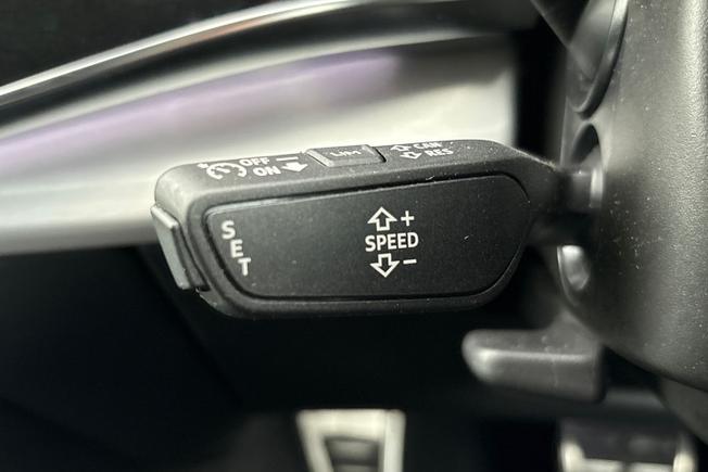AUDI Q8 Photo 35