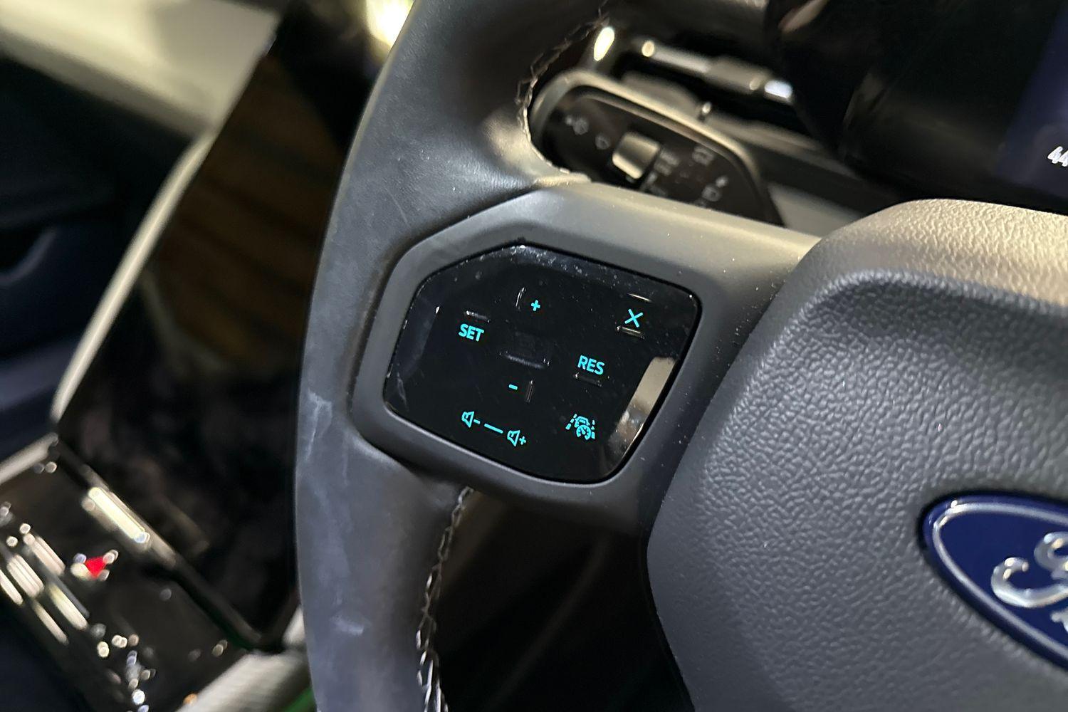 Ford Explorer Photo 27