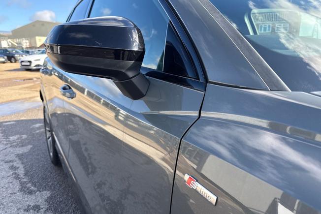 Audi Q3 Photo 20