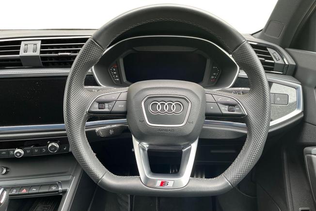 AUDI Q3 Photo 12