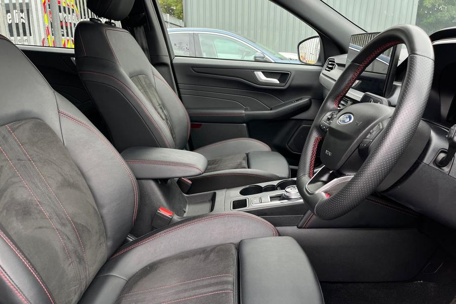 Ford KUGA Photo autoimg-a05f3d92ca4be396bef5ff839bbc70f47e96af1b.jpg