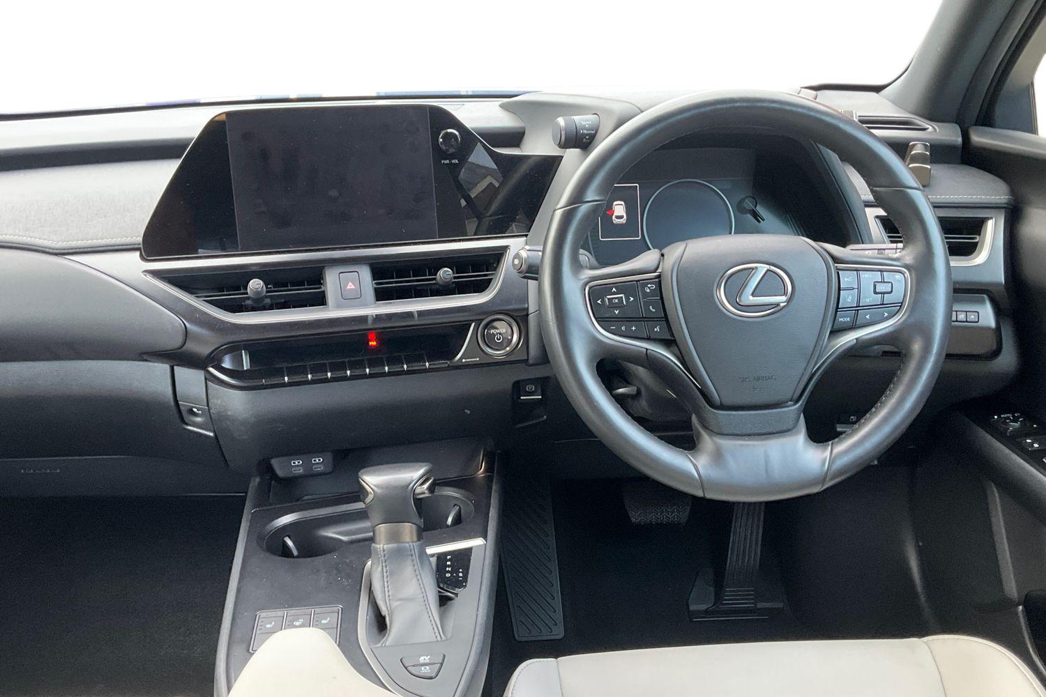 Lexus UX Photo 10