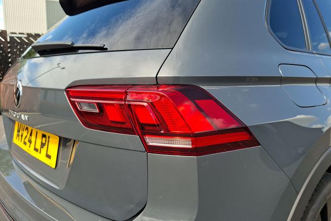 VOLKSWAGEN Tiguan Photo 18