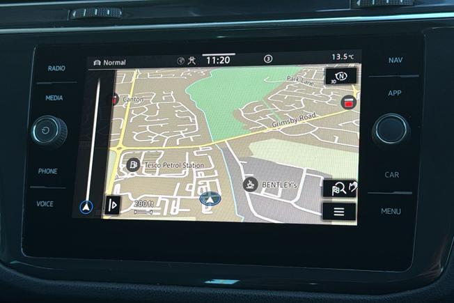 VOLKSWAGEN Tiguan Photo 14