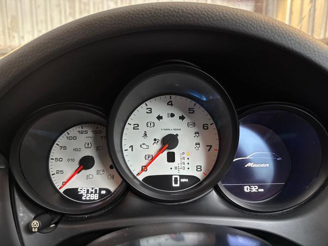 PORSCHE Macan Photo 15