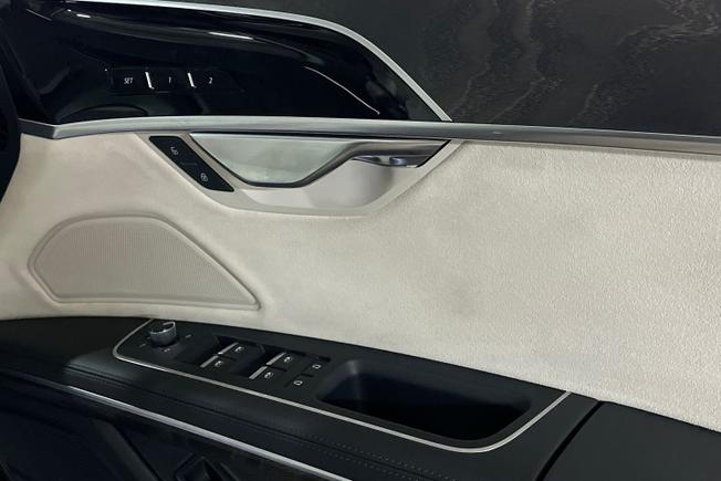 Audi A8 Photo 25