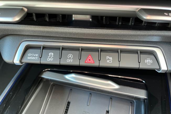 AUDI Q3 Photo 22