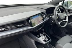 AUDI Q4 Photo 2