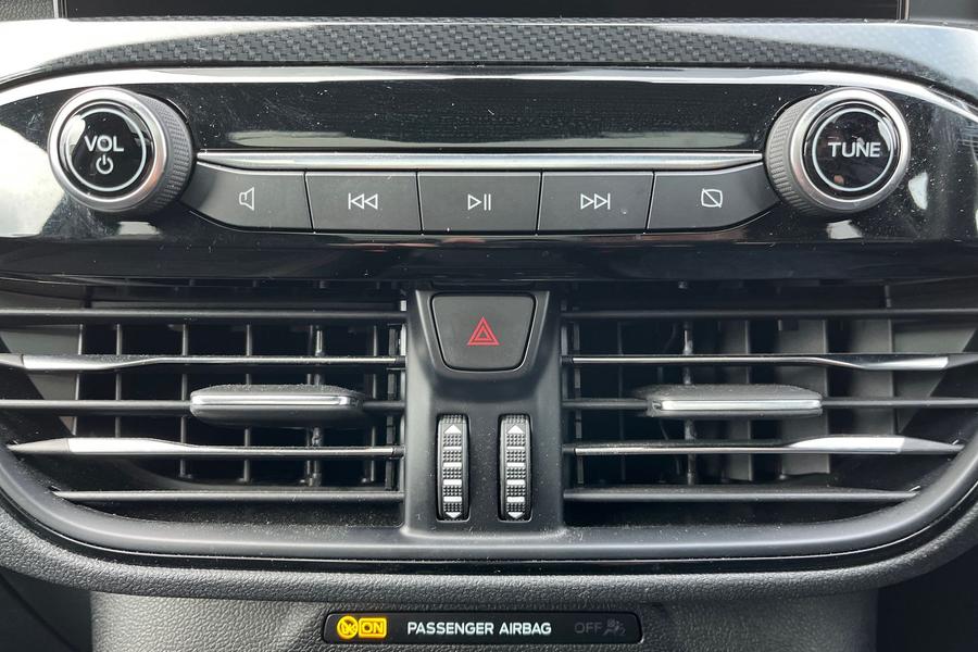 Ford Kuga Photo autoimg-a0873ea02661e7c4397a7bb01decac7a045f2562.jpg