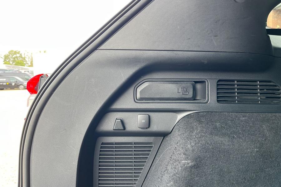Ford Kuga Photo autoimg-a08a92fbd8cda97d1c9f4816ae393d0d92a231a2.jpg