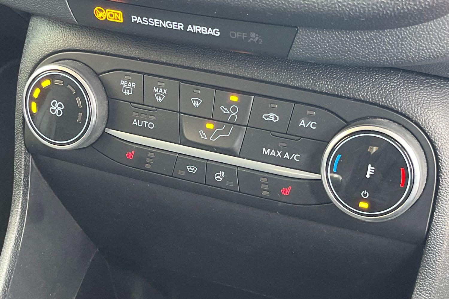 Ford FIESTA Photo 30