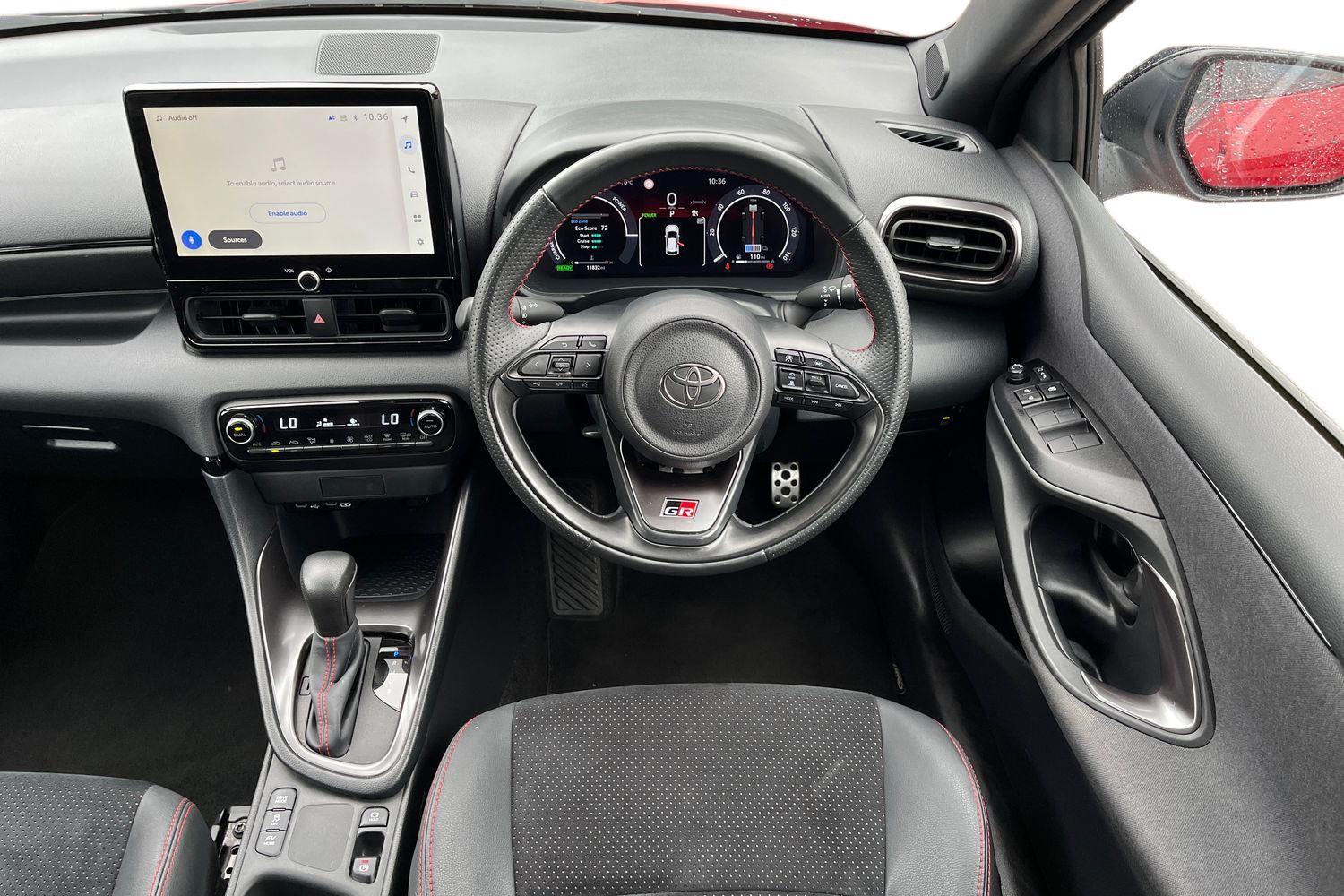 Toyota YARIS Photo 10