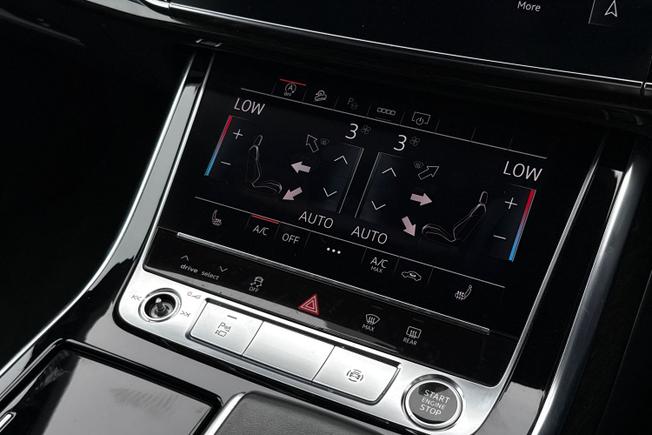 AUDI Q8 Photo 37