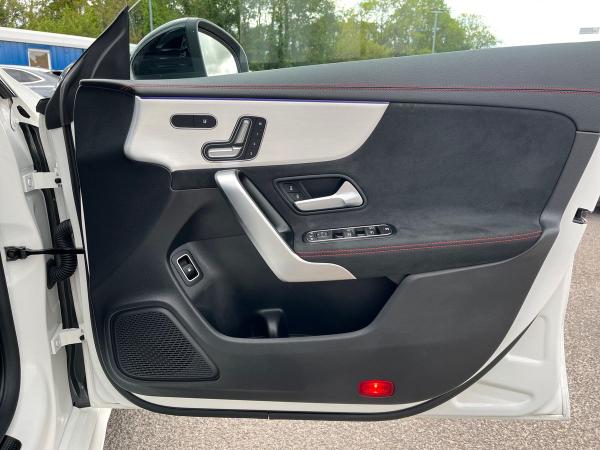 Mercedes-Benz CLA Photo autoimg-a09198f386ed14fb4cc91f8d13100855297a7597.jpg