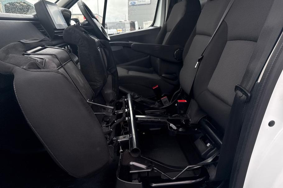 Used Renault TRAFIC NU74EDO 9