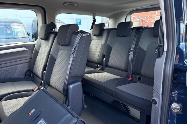 VOLKSWAGEN Transporter Shuttle Photo 45