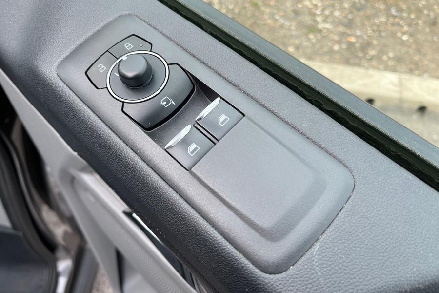 Ford TRANSIT CUSTOM Photo autoimg-a0984e64c55767458e3e50d73c3fc3f26734f97c.jpg