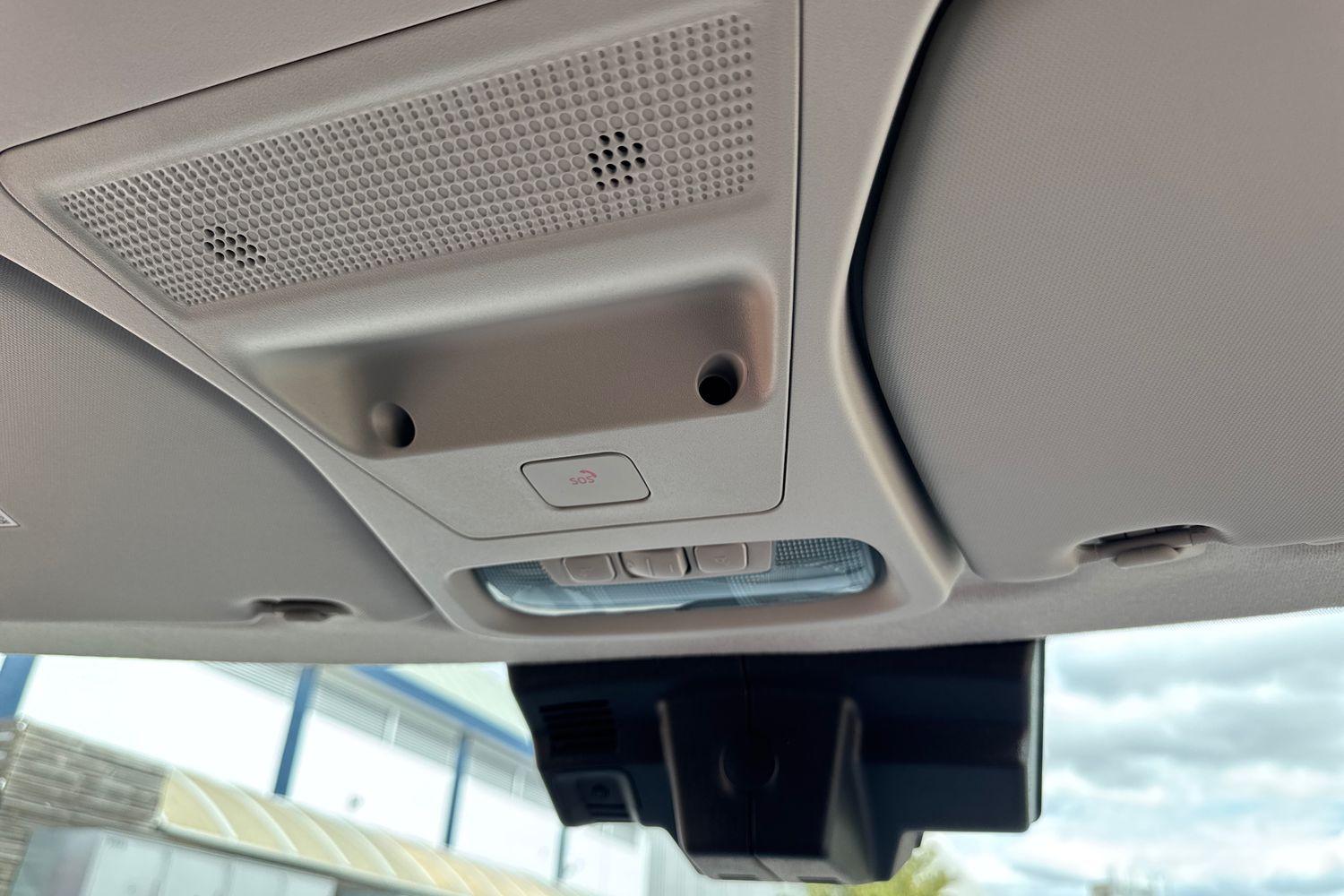 Ford E-TRANSIT COURIER Photo 40