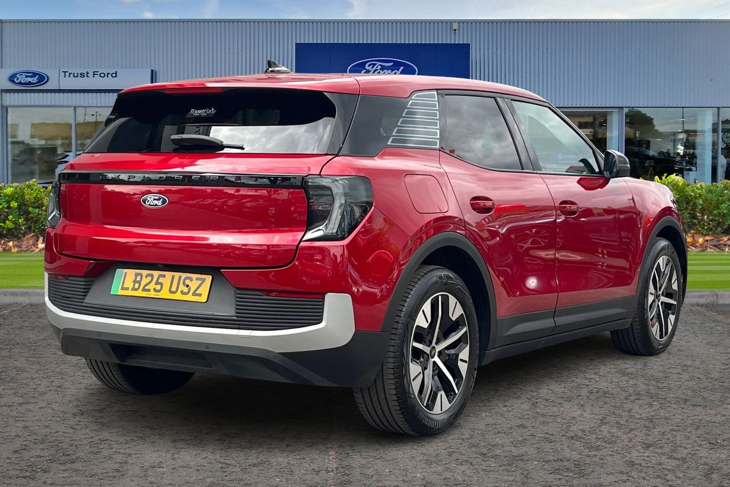 Ford EXPLORER Photo 3