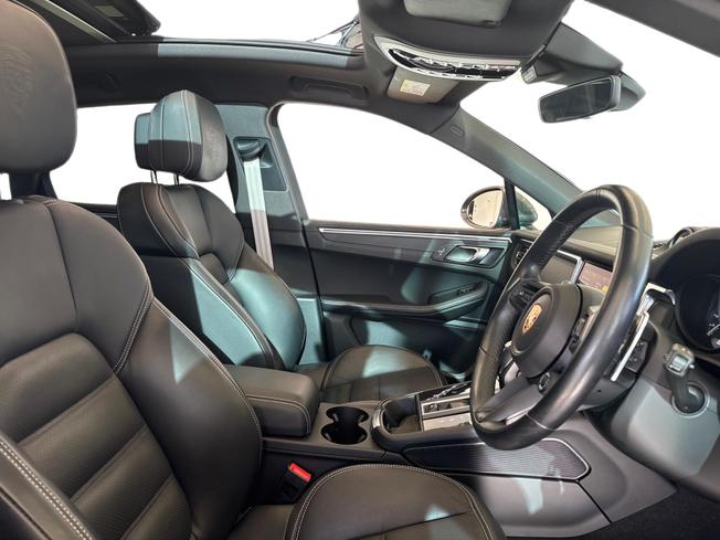 PORSCHE Macan Photo 11