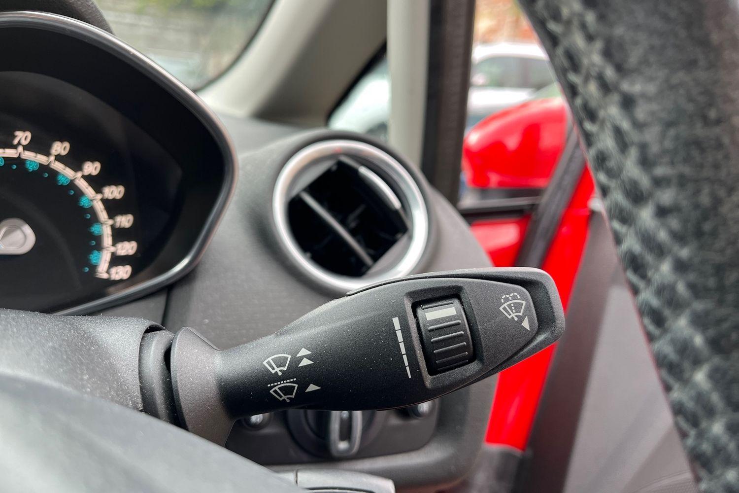 Ford FIESTA Photo 14
