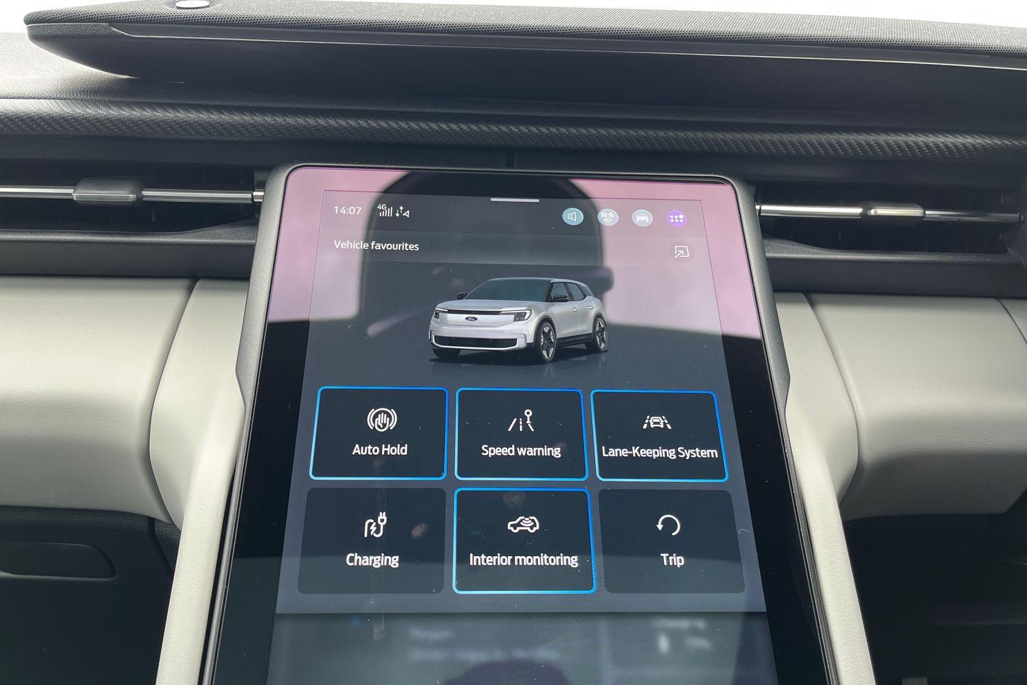 Ford EXPLORER Photo 30