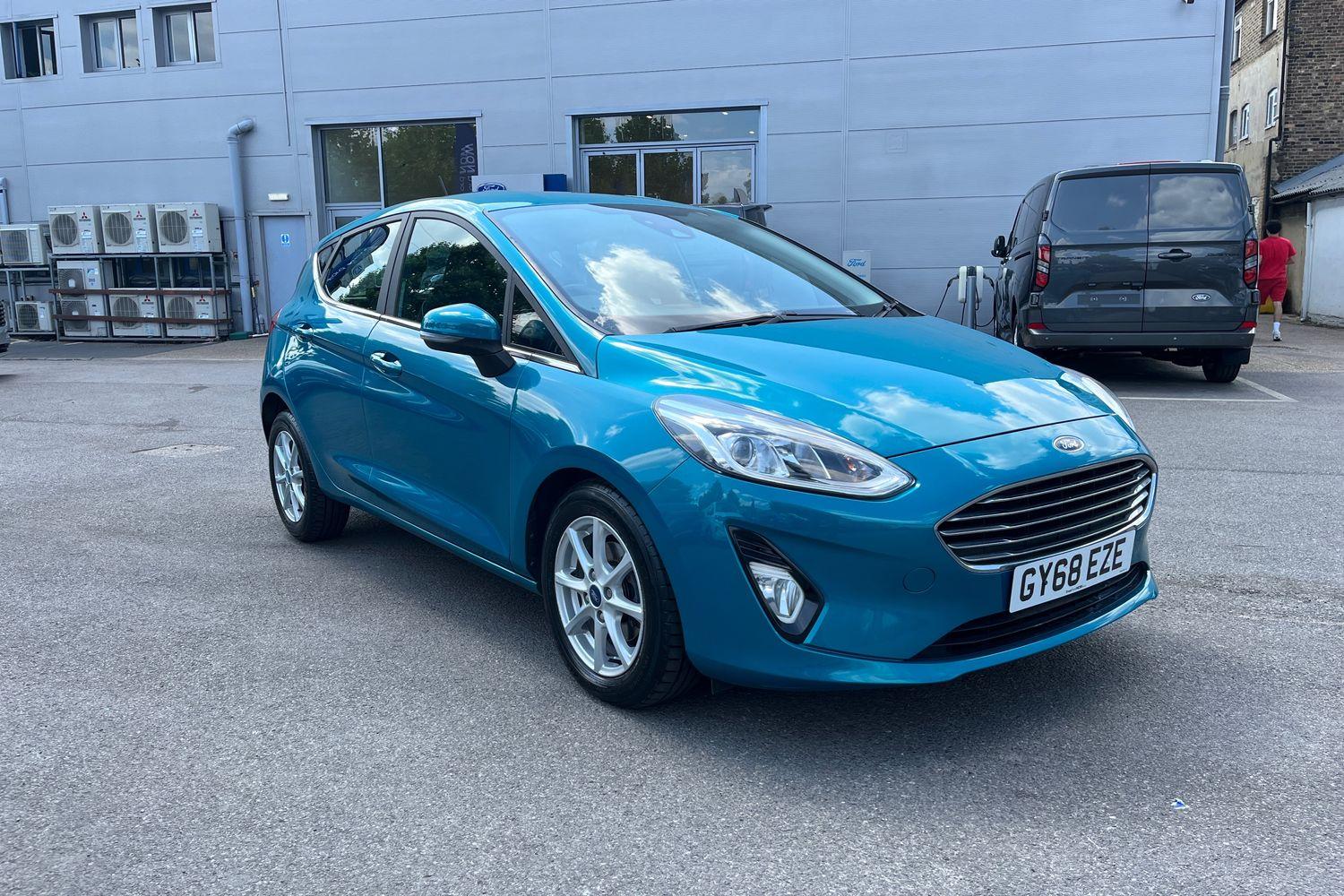Ford FIESTA Photo 37